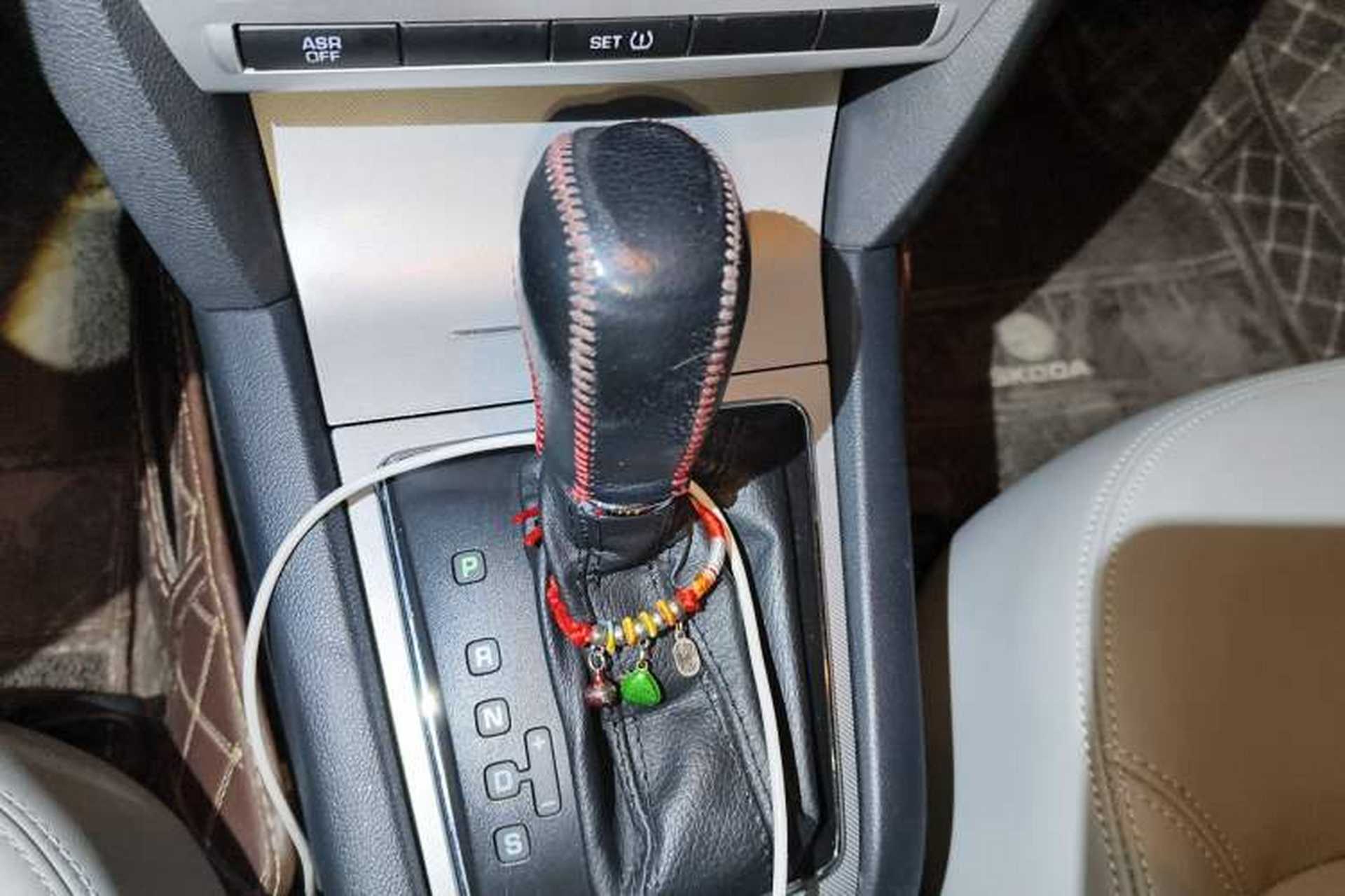 Used Skoda Octavia 2014 1.6L Automatic Yijun Edition Gear Lever
