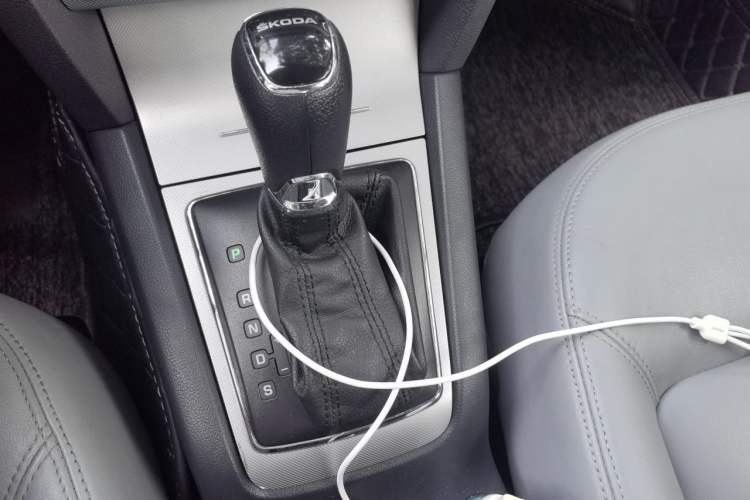 Used Skoda Octavia 2014 1.6L Automatic Yijun Edition Gear Lever
