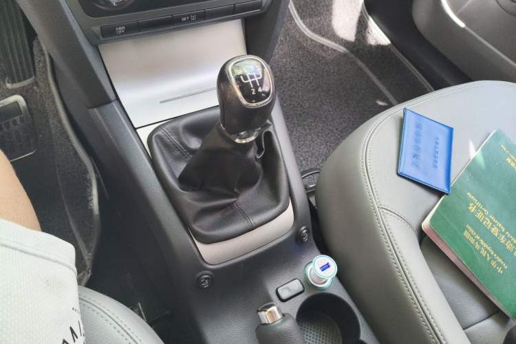 Used Skoda Octavia 2014 1.6L Manual Yijun Edition Gear Lever
