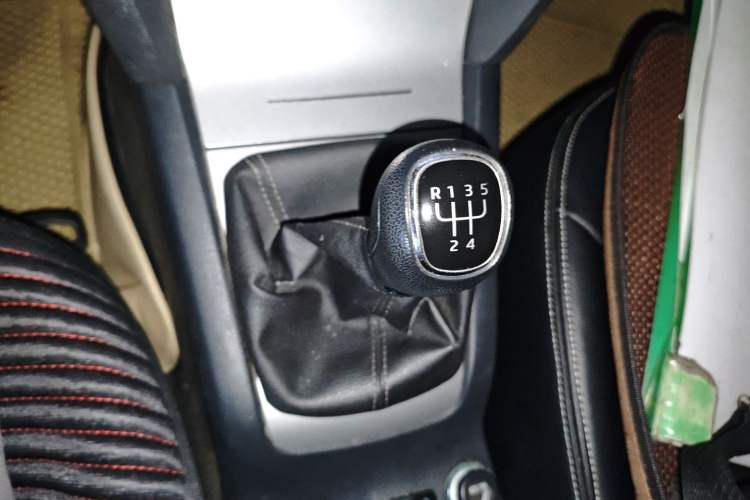 Used Skoda Octavia 2014 1.6L Manual Yijie Edition Gear Lever