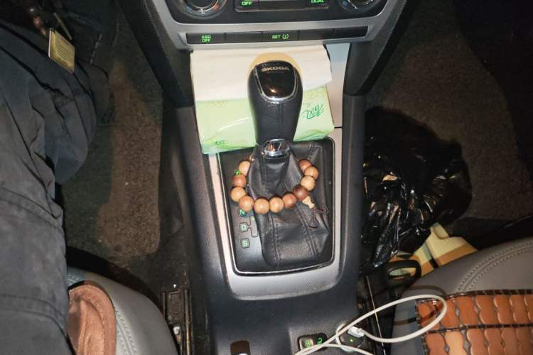 Used Skoda Octavia 2014 1.6L Automatic Yijun Edition Gear Lever