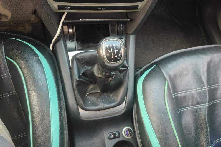 Used Skoda Octavia 2014 1.6L Manual Yijie Edition Gear Lever