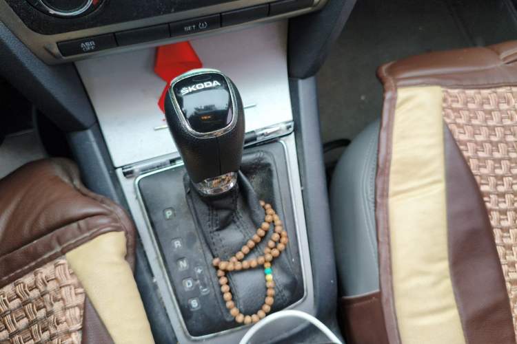 Used Skoda Octavia 2014 1.6L Automatic Yijie Edition Gear Lever