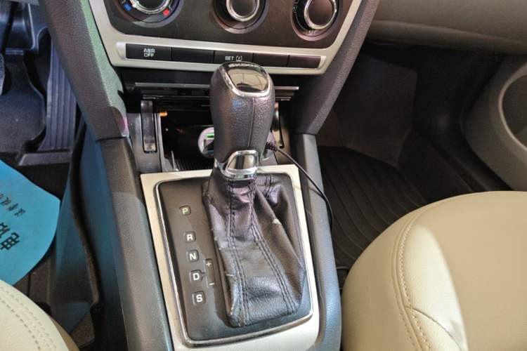 Used Skoda Octavia 2014 1.6L Automatic Yijie Edition Gear Lever