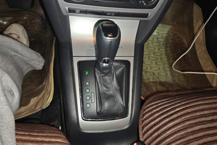Used Skoda Octavia 2014 1.6L Automatic Yijun Edition Gear Lever