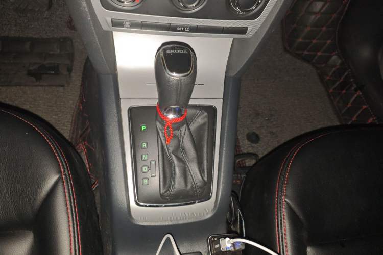 Used Skoda Octavia 2014 1.6L Automatic Yijie Edition Gear Lever