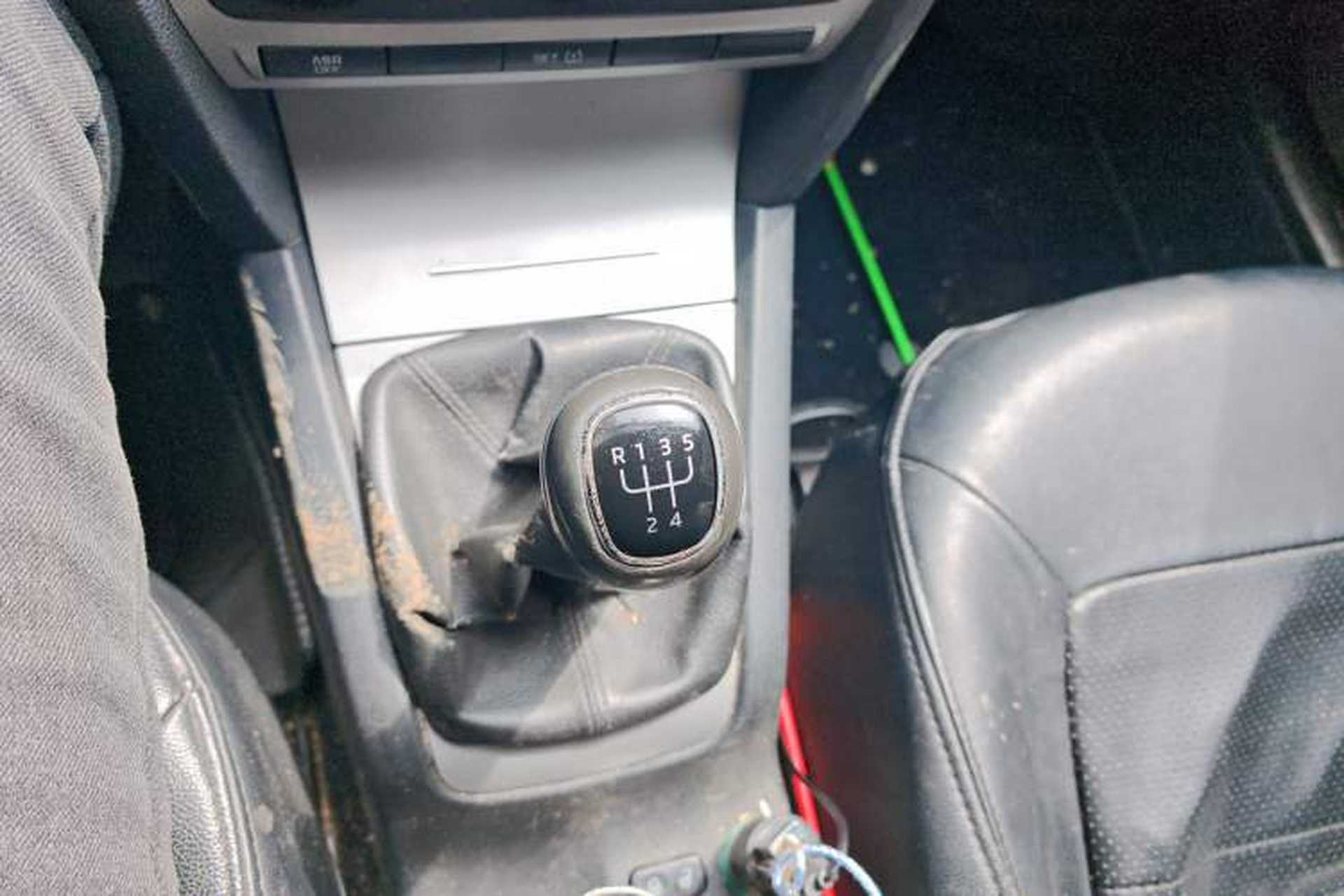 Used Skoda Octavia 2014 1.6L Manual Yijie Edition Gear Lever
