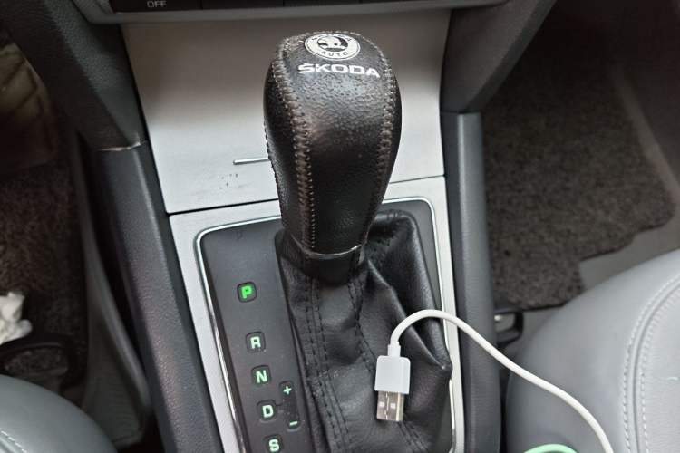 Used Skoda Octavia 2014 1.6L Automatic Yijun Edition Gear Lever