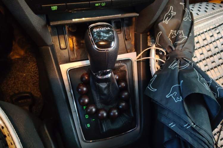 Used Skoda Octavia 2014 1.6L Automatic Yijie Edition Gear Lever