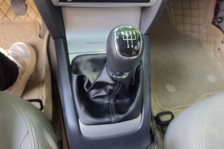 Used Skoda Octavia 2014 1.6L Manual Eado Edition Gear Lever