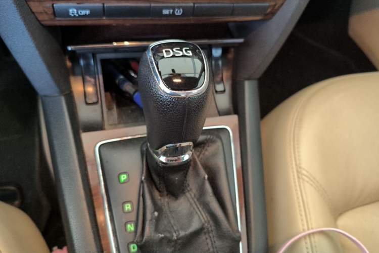 Used Skoda Octavia 2014 1.4TSI DSG Yijun Edition Gear Lever
