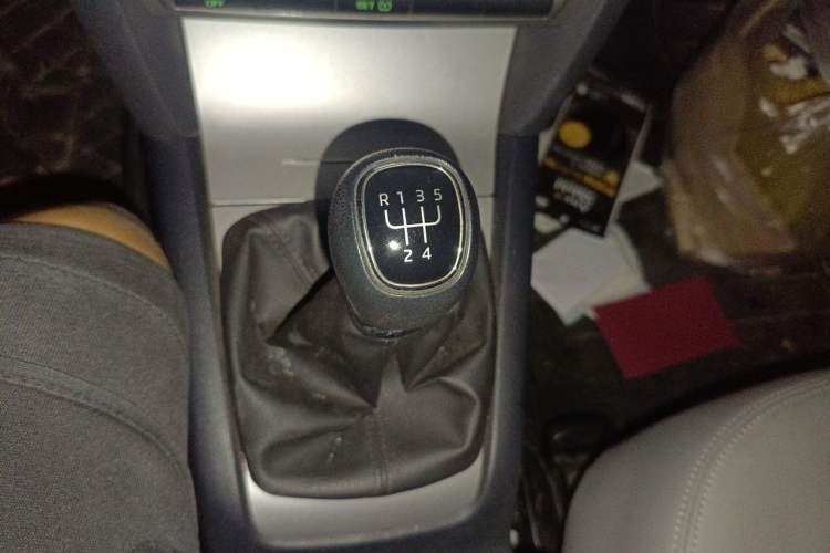 Used Skoda Octavia 2014 1.6L Manual Yijun Edition Gear Lever