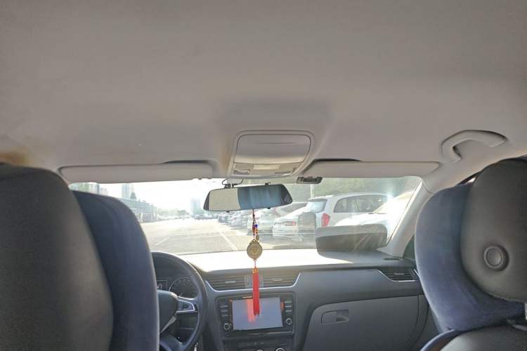 Used Skoda Octavia 2014 1.6L Manual Yijie Edition Headliner