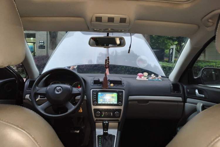 Used Skoda Octavia 2014 1.6L Automatic Yijie Edition Headliner