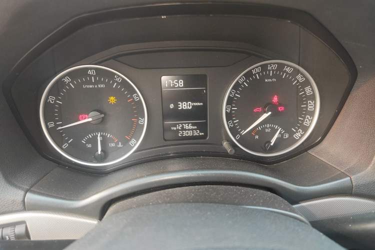 Used Skoda Octavia 2014 1.6L Manual Yijie Edition Instrument Cluster