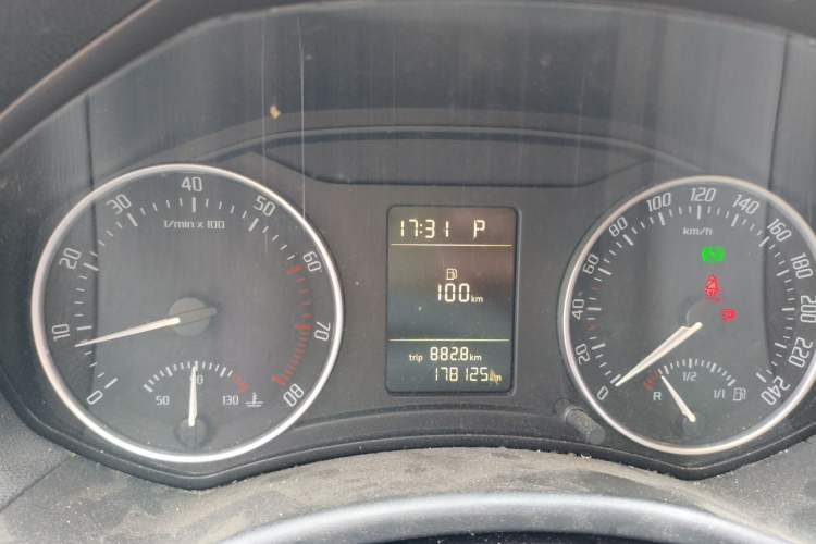 Used Skoda Octavia 2014 1.6L Automatic Yijie Edition Instrument Cluster