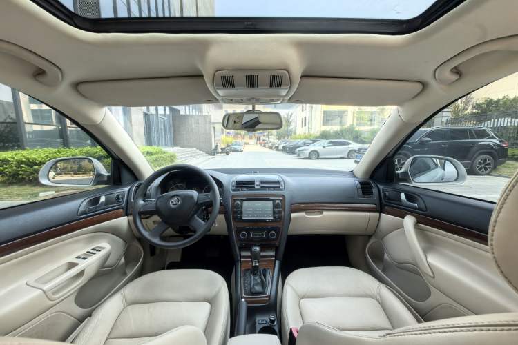 Used Skoda Octavia 2014 1.6L Automatic Yijun Edition Interior 1