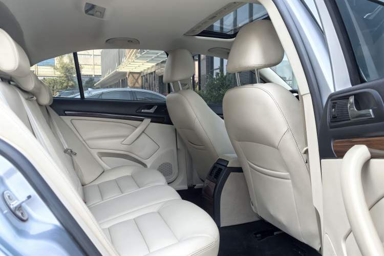 Used Skoda Octavia 2014 1.6L Automatic Yijun Edition Interior 10