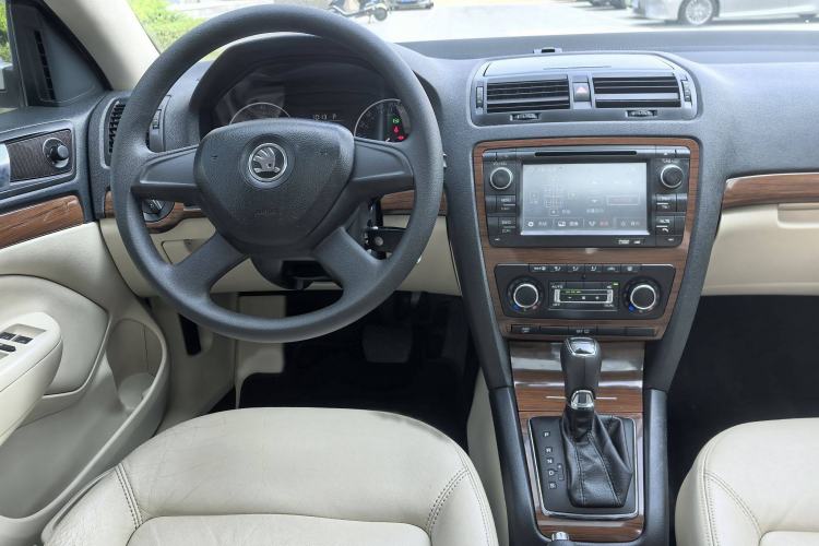 Used Skoda Octavia 2014 1.6L Automatic Yijun Edition Interior 12