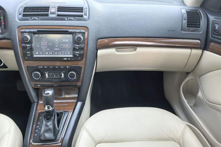 Used Skoda Octavia 2014 1.6L Automatic Yijun Edition Interior 13