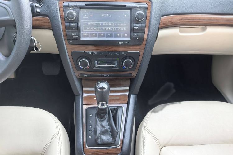 Used Skoda Octavia 2014 1.6L Automatic Yijun Edition Interior 14