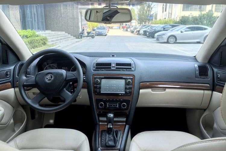 Used Skoda Octavia 2014 1.6L Automatic Yijun Edition Interior 2