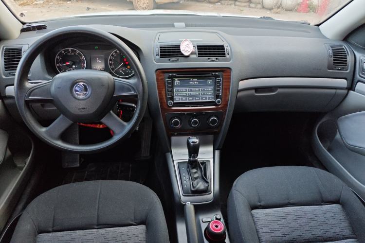 Used Skoda Octavia 2014 1.6L Automatic Eado Edition Interior 2