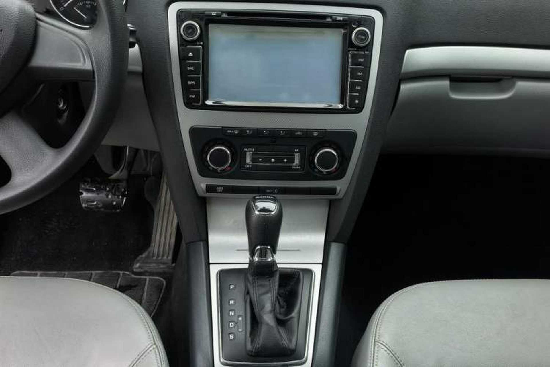 Used Skoda Octavia 2014 1.6L Automatic Yijun Edition Interior 3