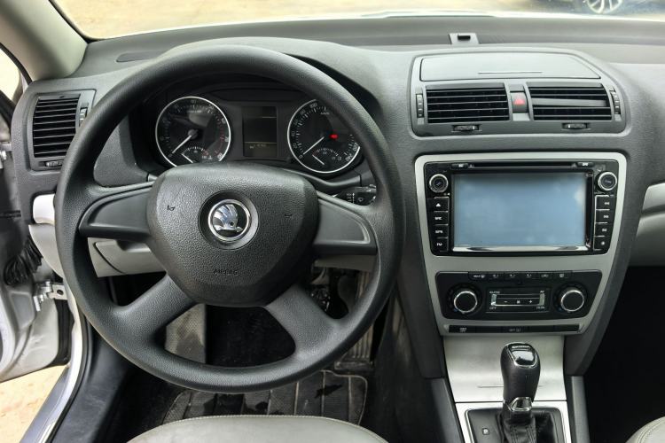 Used Skoda Octavia 2014 1.6L Automatic Yijun Edition Interior 4