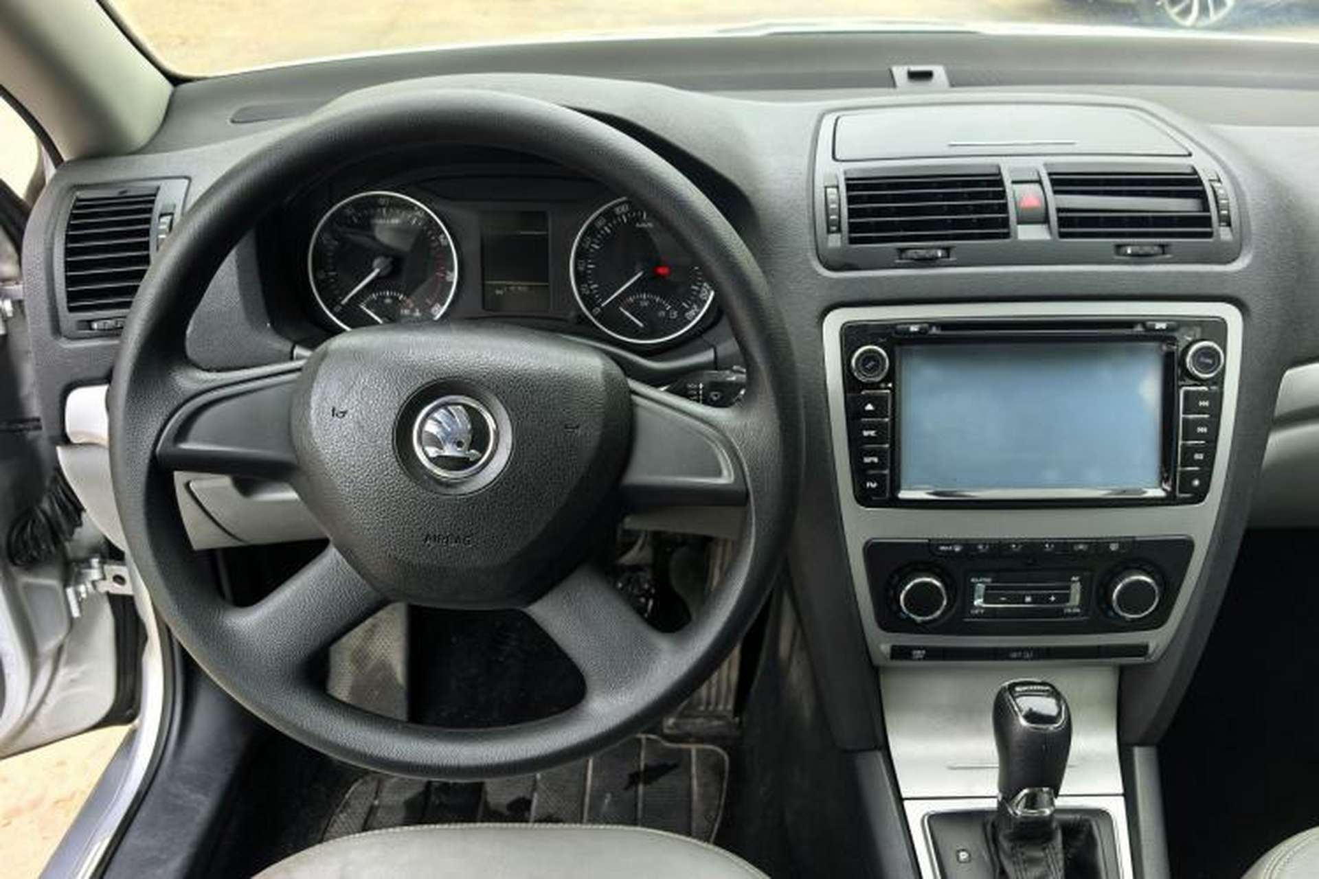 Used Skoda Octavia 2014 1.6L Automatic Yijun Edition Interior 4