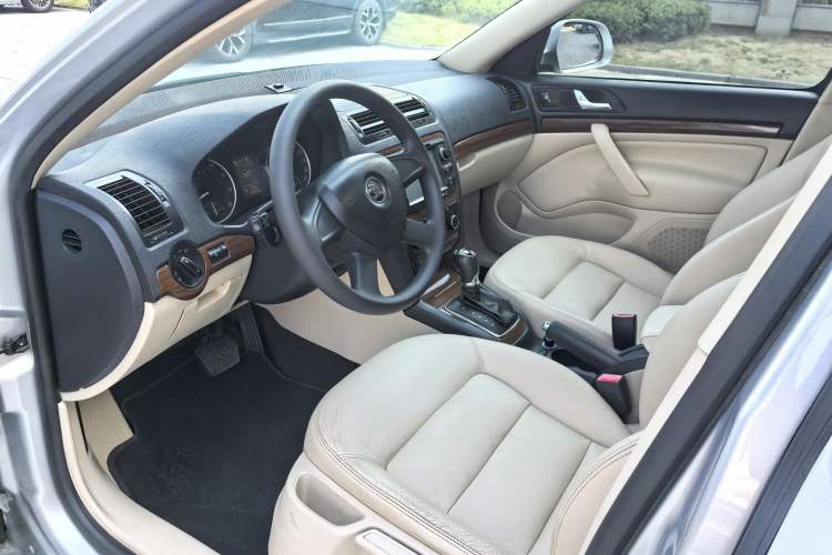 Used Skoda Octavia 2014 1.6L Automatic Yijun Edition Interior 5