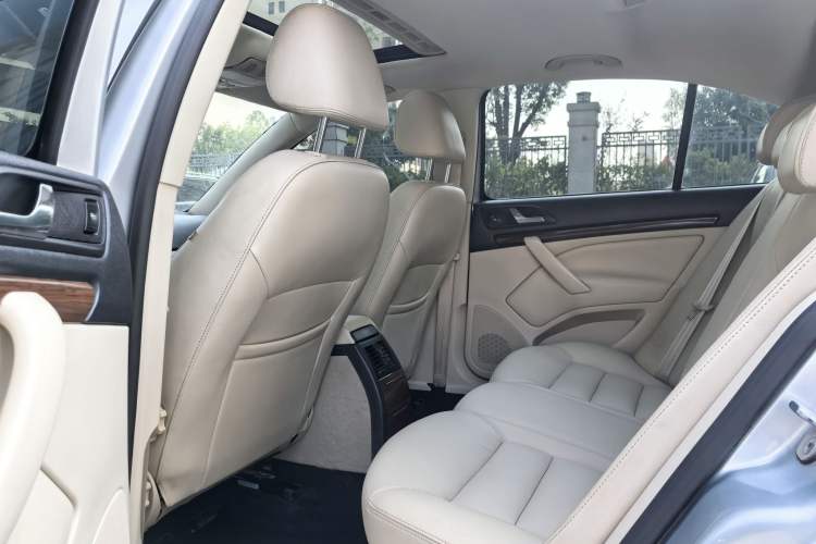Used Skoda Octavia 2014 1.6L Automatic Yijun Edition Interior 6