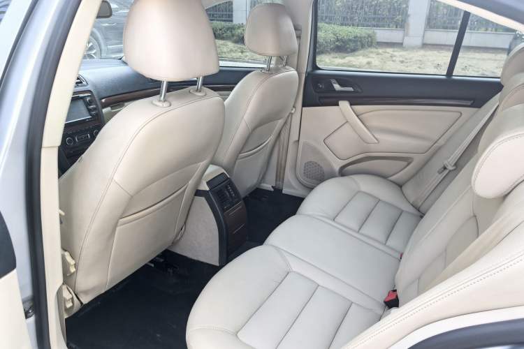 Used Skoda Octavia 2014 1.6L Automatic Yijun Edition Interior 7