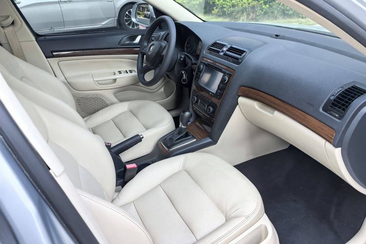 Used Skoda Octavia 2014 1.6L Automatic Yijun Edition Interior 8