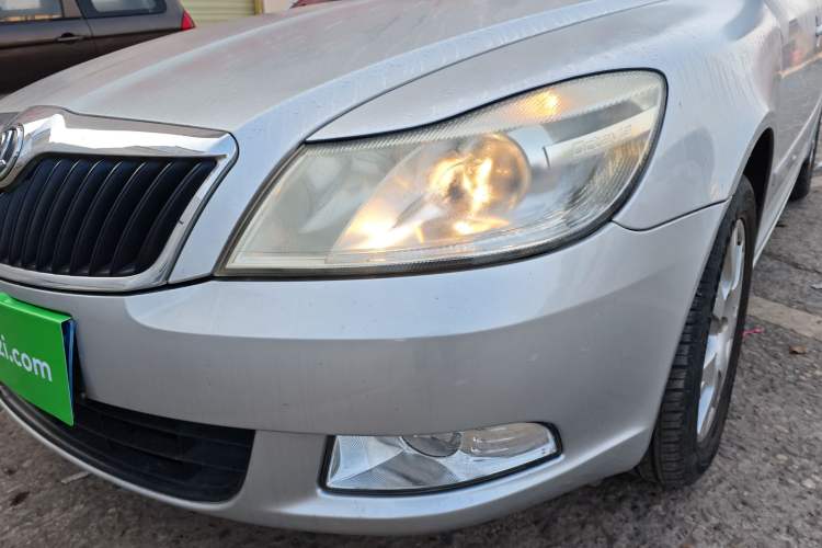 Used Skoda Octavia 2014 1.6L Automatic Eado Edition Left Front Headlight