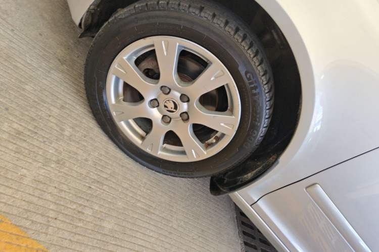 Used Skoda Octavia 2014 1.6L Automatic Yijie Edition Left Front Wheel Hub