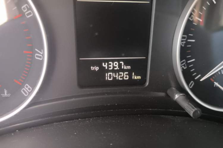 Used Skoda Octavia 2014 1.6L Manual Yijun Edition Odometer Close Up