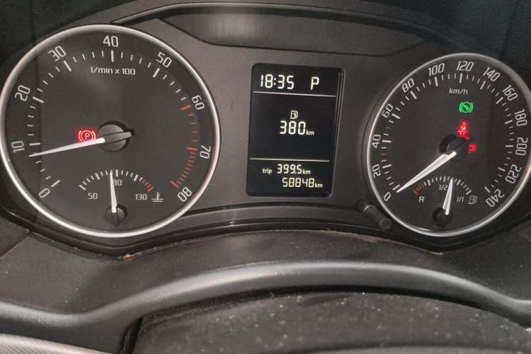 Used Skoda Octavia 2014 1.6L Automatic Yijun Edition Odometer Close Up