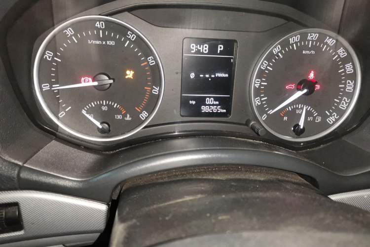 Used Skoda Octavia 2014 1.8TSI DSG Yijun Edition Odometer Close Up