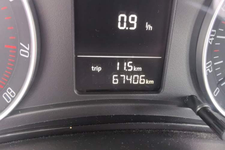 Used Skoda Octavia 2014 1.6L Automatic Yijun Edition Odometer Close Up