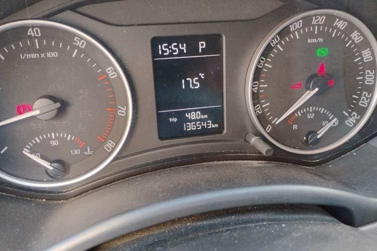 Used Skoda Octavia 2014 1.6L Automatic Yijie Edition Odometer Close Up