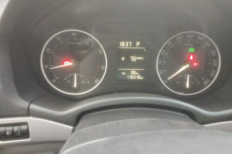 Used Skoda Octavia 2014 1.6L Automatic Yijie Edition Odometer Close Up