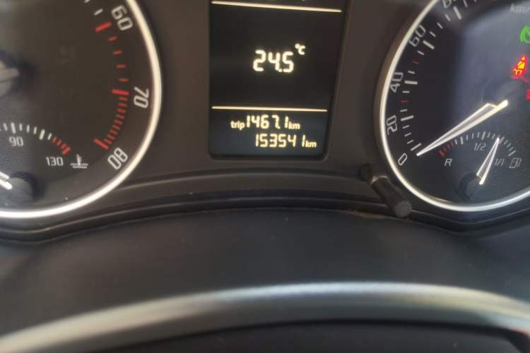 Used Skoda Octavia 2014 1.6L Automatic Yijun Edition Odometer Close Up
