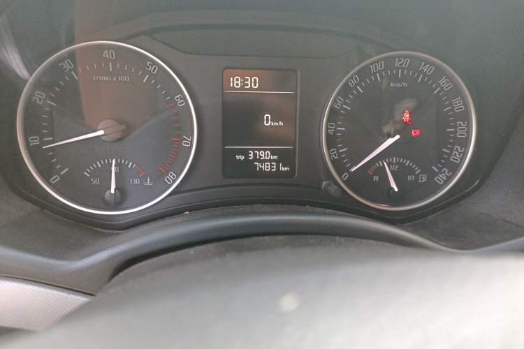 Used Skoda Octavia 2014 1.4TSI Manual Yijun Edition Odometer Close Up