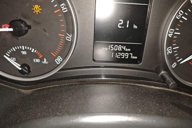 Used Skoda Octavia 2014 1.6L Manual Yijie Edition Odometer Close Up