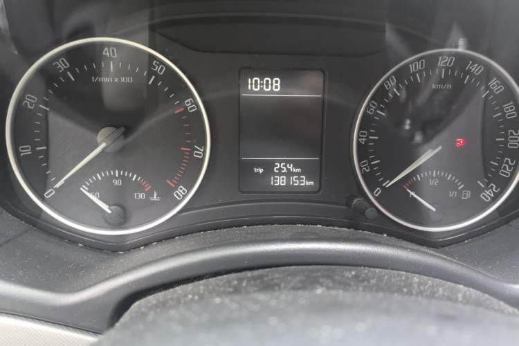Used Skoda Octavia 2014 1.6L Automatic Yijun Edition Odometer Close Up