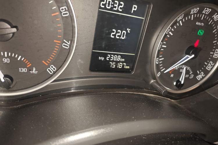Used Skoda Octavia 2014 1.6L Automatic Yijun Edition Odometer Close Up