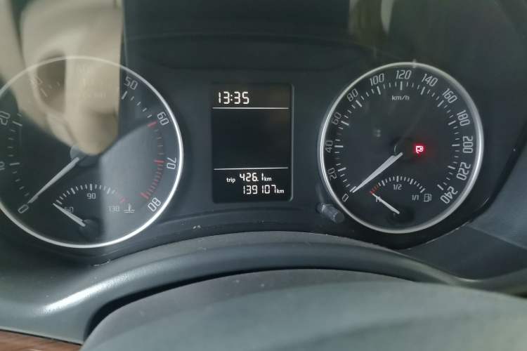 Used Skoda Octavia 2014 1.6L Automatic Yijun Edition Odometer Close Up