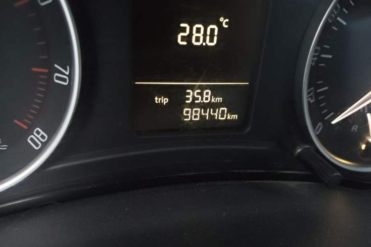 Used Skoda Octavia 2014 1.6L Automatic Yijun Edition Odometer Close Up