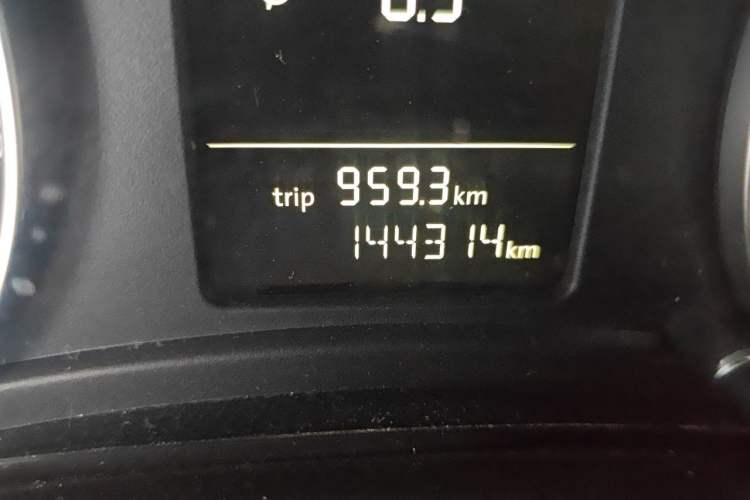 Used Skoda Octavia 2014 1.6L Automatic Yijie Edition Odometer Close Up